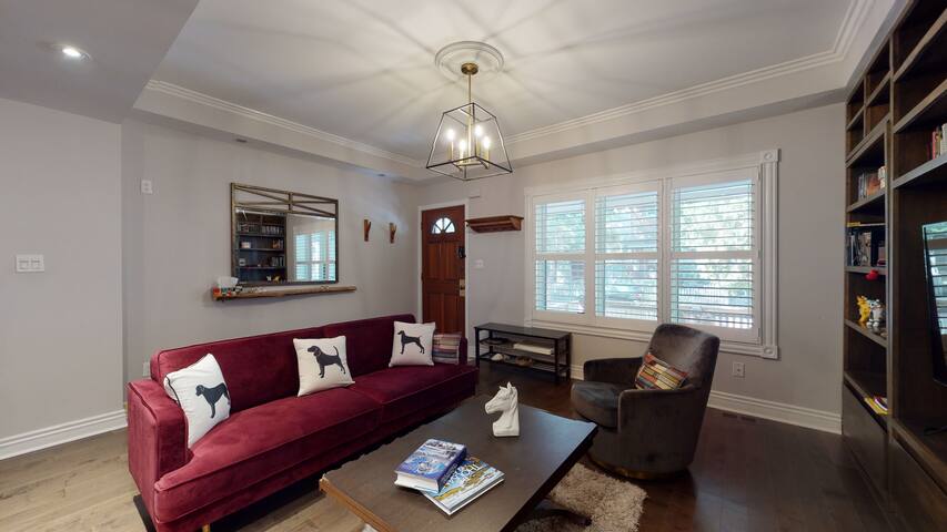 Mid Century Modern 3 BR in Cabbagetown, TO gallery image 2