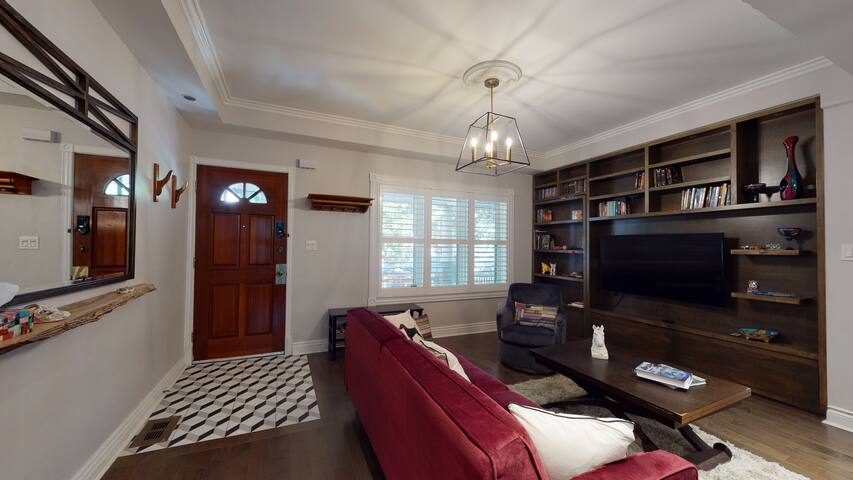 Mid Century Modern 3 BR in Cabbagetown, TO gallery image 3