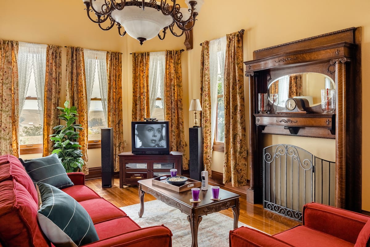 Scream House, airbnb