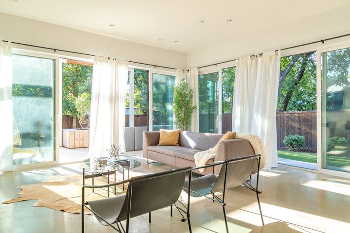 Luxury Home by Greenville Ave, near SMU & Uptown gallery image 5