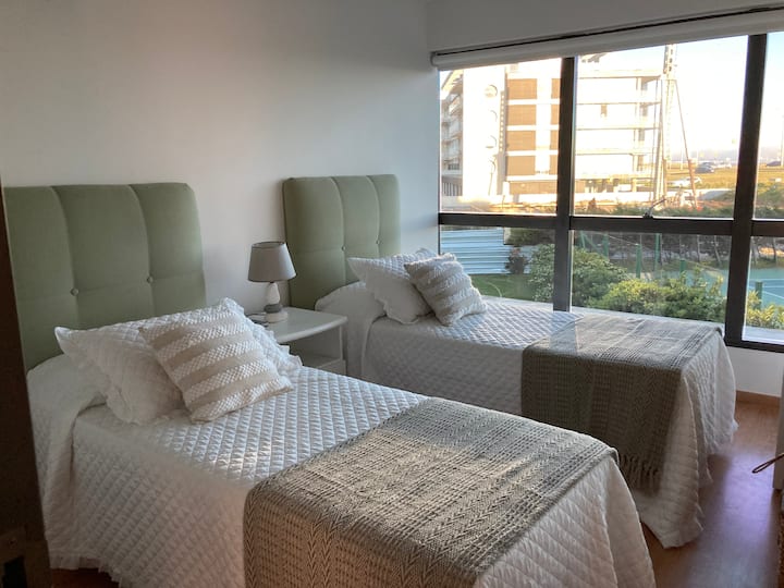 Chumba cha pili cha kulala
 Mwonekano wa bahari