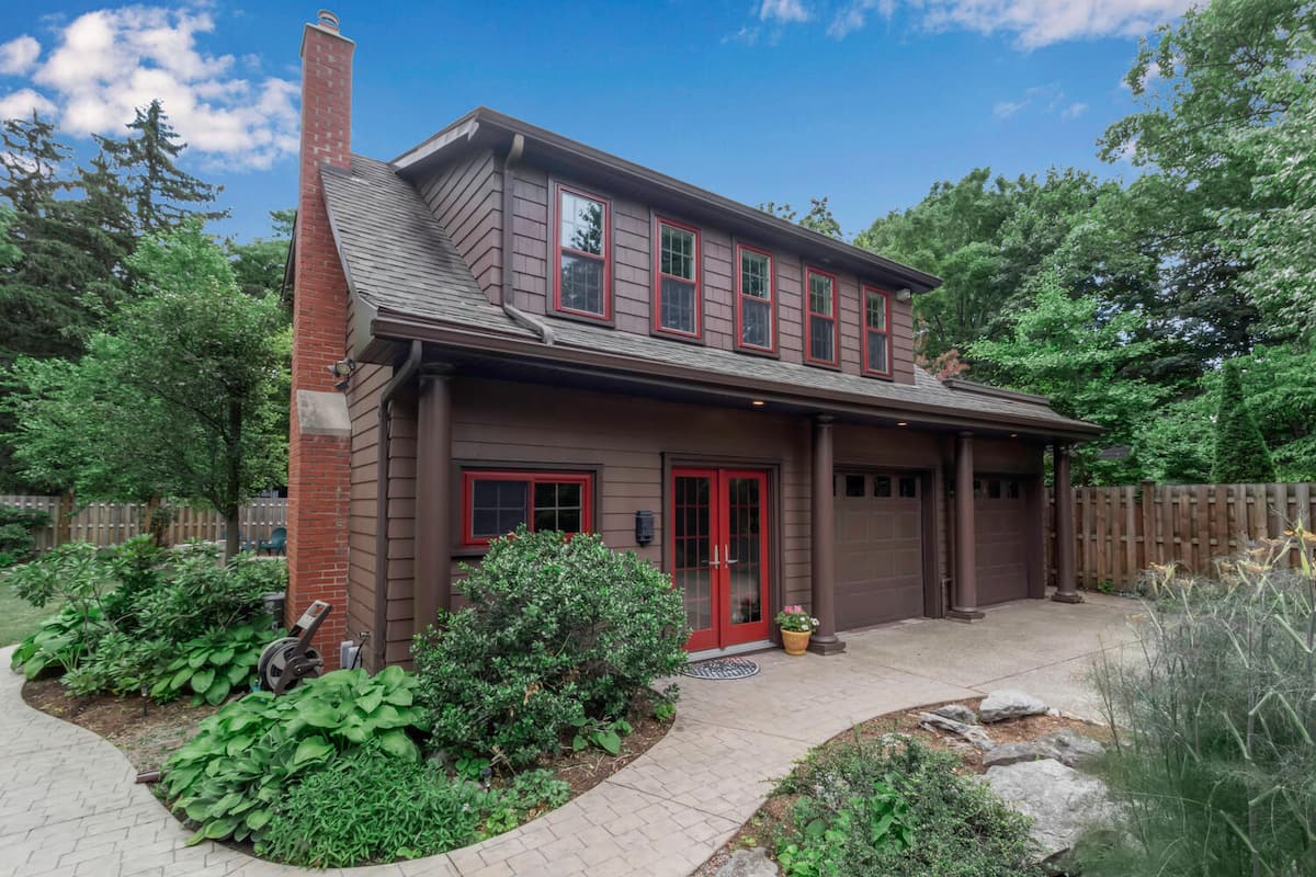 Secluded Carriage House in The Village, furnished apartment in Buffalo, NY