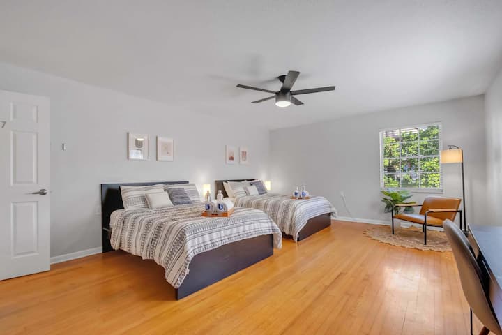Bedroom #7 is a spacious double room with (2) full-size beds and an additional seating area. Relax with a book in hand or watch TV from your bed.
