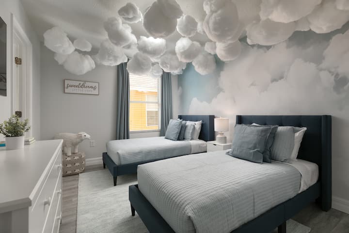 Did you ever Dreamed to Sleep in the Clouds?? Well Here you CAN!!! This Unique Room will make your Dreams Come True!!