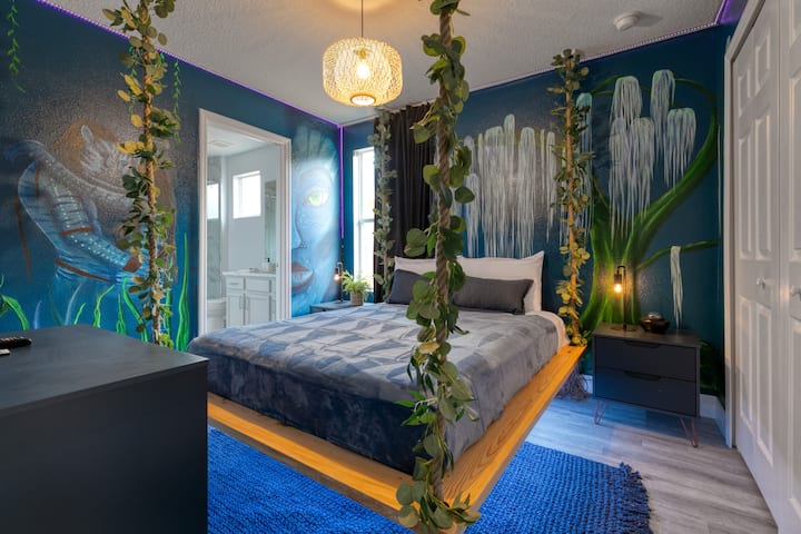 Did you ever Dreamed to sleep on a Forest?? Or Even Better in the AVATAR World??? Here you Can!! This Room we prepared with a Floating Bed ( Illusion) Hand Painted Walls and It Glows in The DARK!!!!