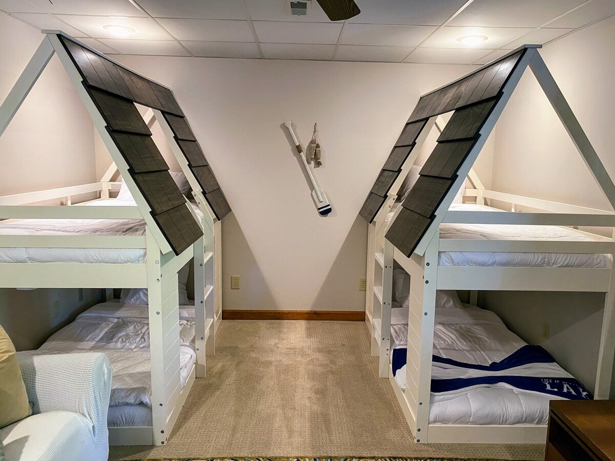 4 Twin Bunk Beds
