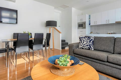 Top performing Airbnb: Hobart Cityscape Fawkner | Spacious 2BR Apt in Hobart