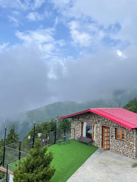 A Charming 1 BR Wood Cabin near Mussoorie