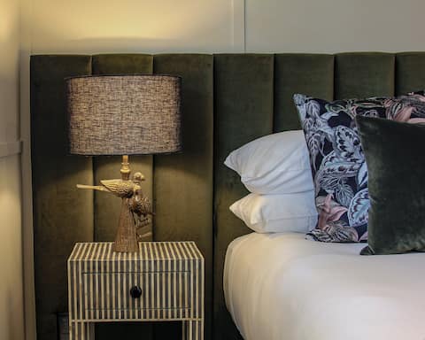 Alexander Cottage,  in the heart of town