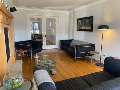 Successful Airbnb property: Spacious, stylish city escape in Old Strathcona in Strathcona