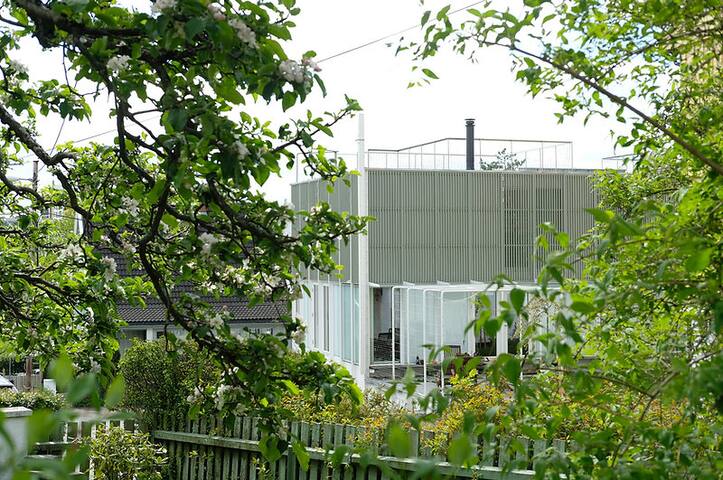 Great architecture in a peaceful, central location gallery image 3