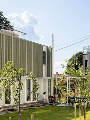 Great architecture in a peaceful, central location gallery image 4