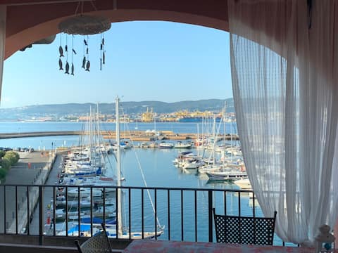Apartment with stunning views of the marina.