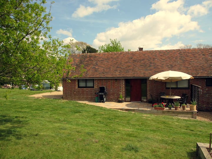 Country garden retreat by the river Mills Cottages for Rent in England