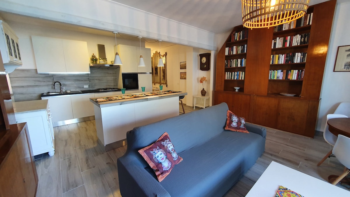 Top performing Airbnb: Seaside apartment in the Gulf of Mondello in Palermo