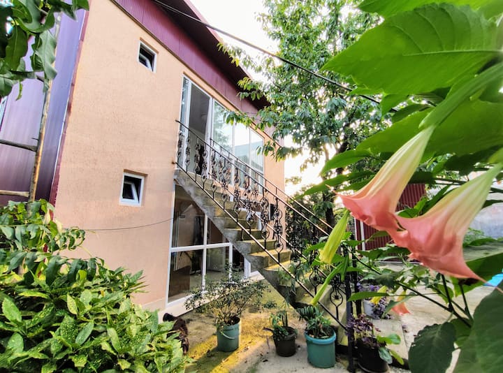Lyudmila's two-storey house with three bedrooms and a kitchen, in Chakvi, 300m from the sea