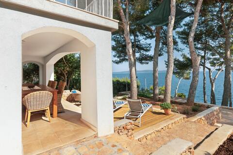 Luma Hvar | Beachfront First Row Villa