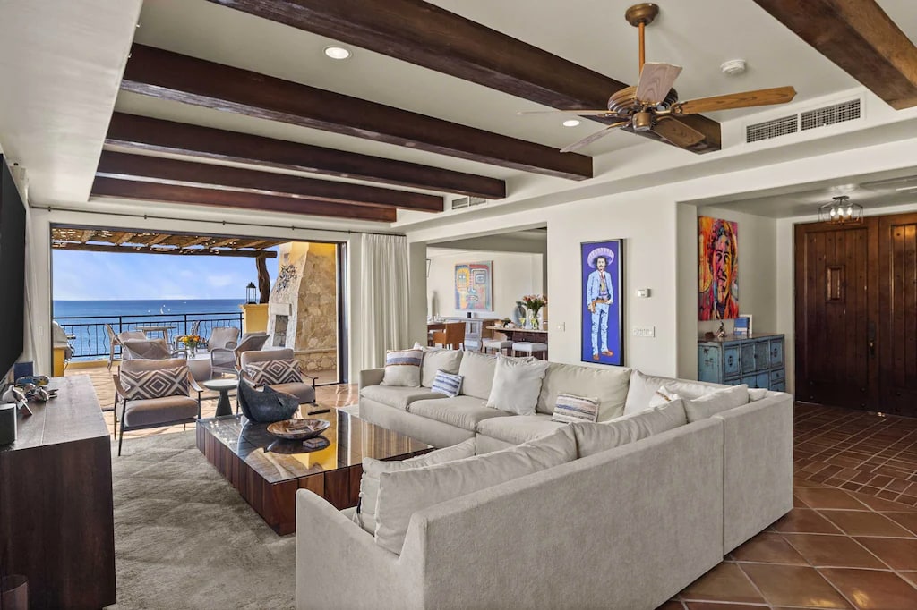 Luxury 4BD PH with private jacuzzi!