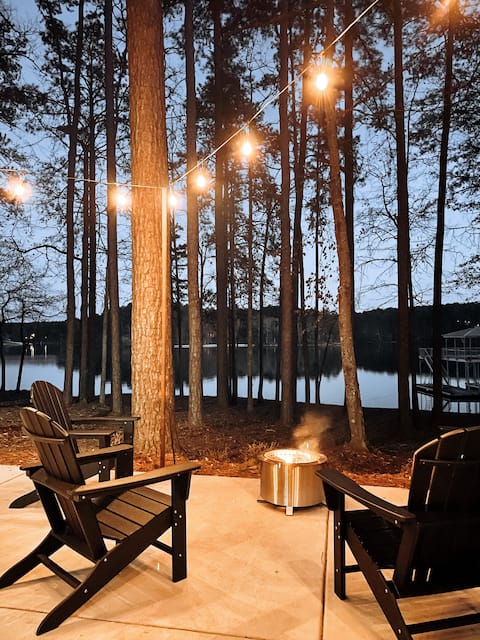 Trendy Lakefront Retreat w/ private dock!