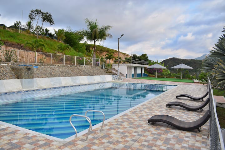 Agradable Y Amplia Cabaña Con Piscina - Ocaña