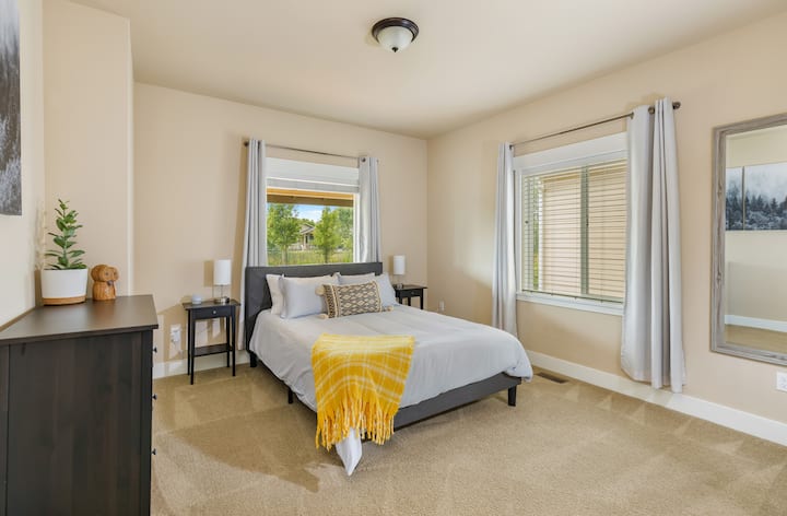 U drugoj spavaćoj sobi nalazi se bračni krevet (160x200) i dovoljno prostora za opuštanje tijekom putovanja.  