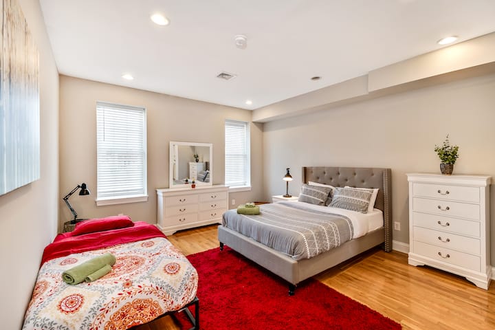 Chumba cha kulala #2 (kitanda 1 cha Malkia + kitanda 1 cha mtu mmoja)