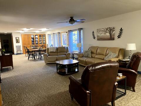 10 bedrooms, ALL w/private half baths! Sleeps 15+