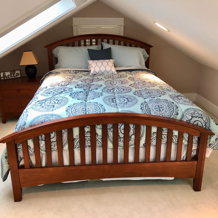 Cama tamaño queen en loft