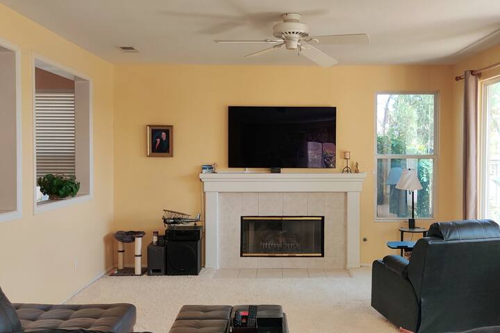 HUGE 6 bdrm Lux (Early bird rate increases soon!) gallery image 5