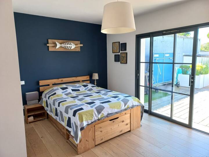 Izba s výhľadom na bazén