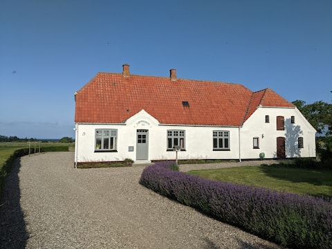 Cozy little country house with ocean views on Agersø