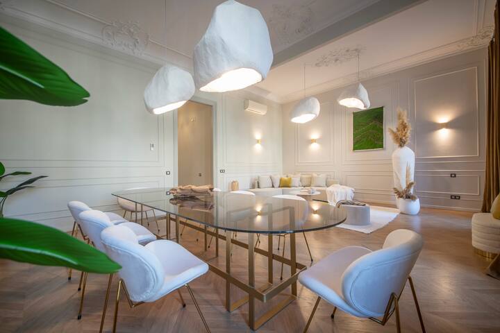 Five Bedroom Deluxe Apartment Paseo de Gracia gallery image 3