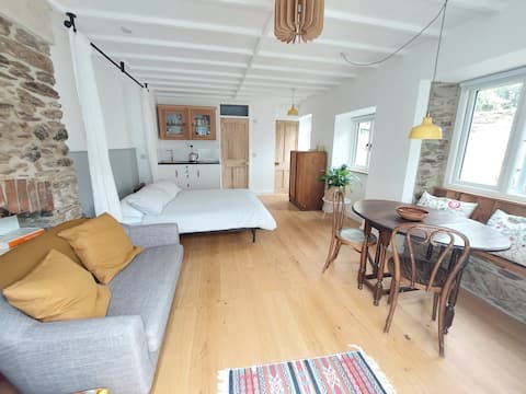 Popular Airbnb listing: Peaceful, Sunny, Mini-Home with Garden in Totnes in Totnes