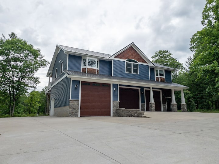 HotTub/GameRoom/FirePit/AC -Grand Traverse Therapy