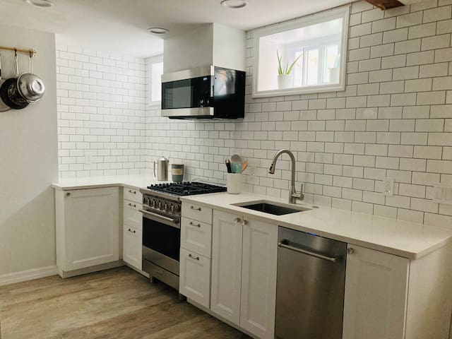 Clean & Modern Garden Apartment Near Prospect Park
