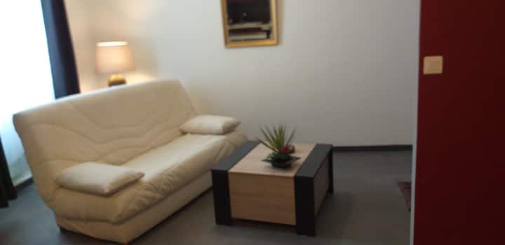 страна на дневната соба, кауч на спуштање (на улица, двојно стакло)