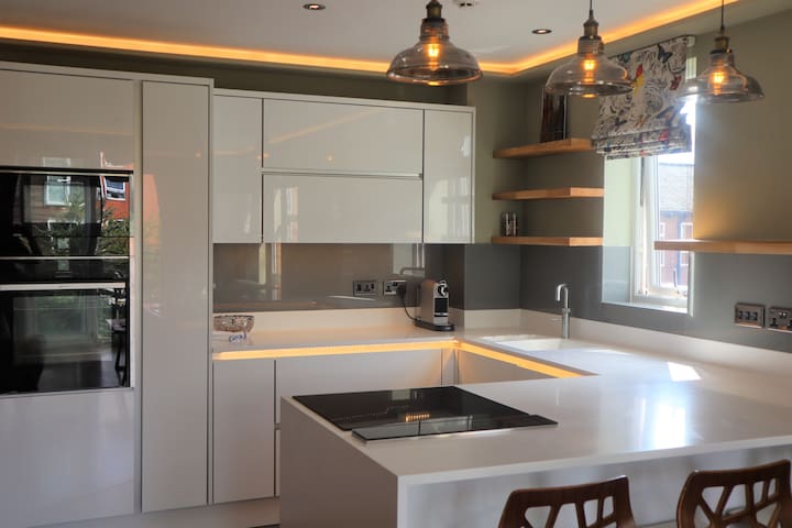 High Spec Apartment with Gym/Spa and Concierge