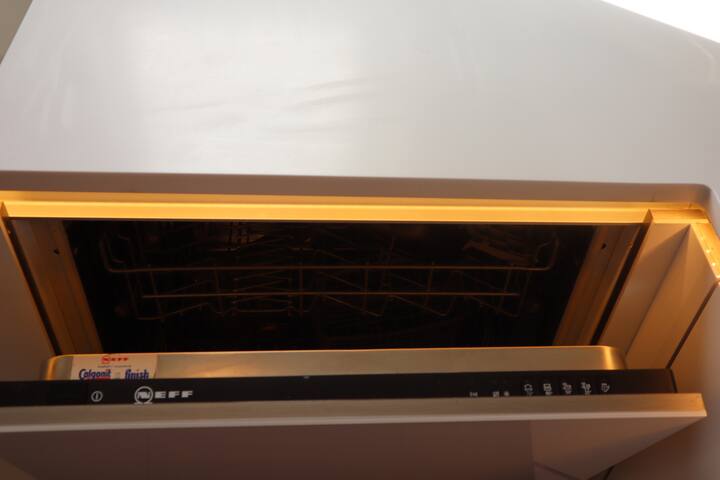 High Spec Apartment with Gym/Spa and Concierge gallery image 4