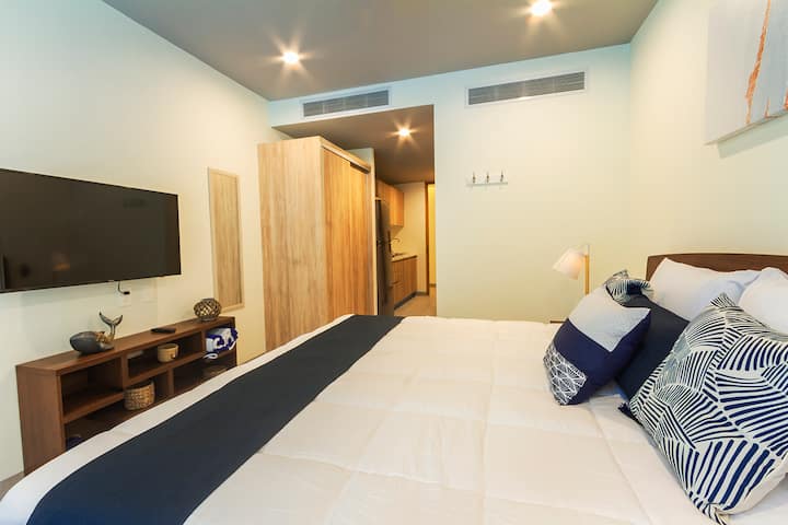 Oceanview Condo W/ Rooftop Infinity Pool & Gym - Playa del Carmen