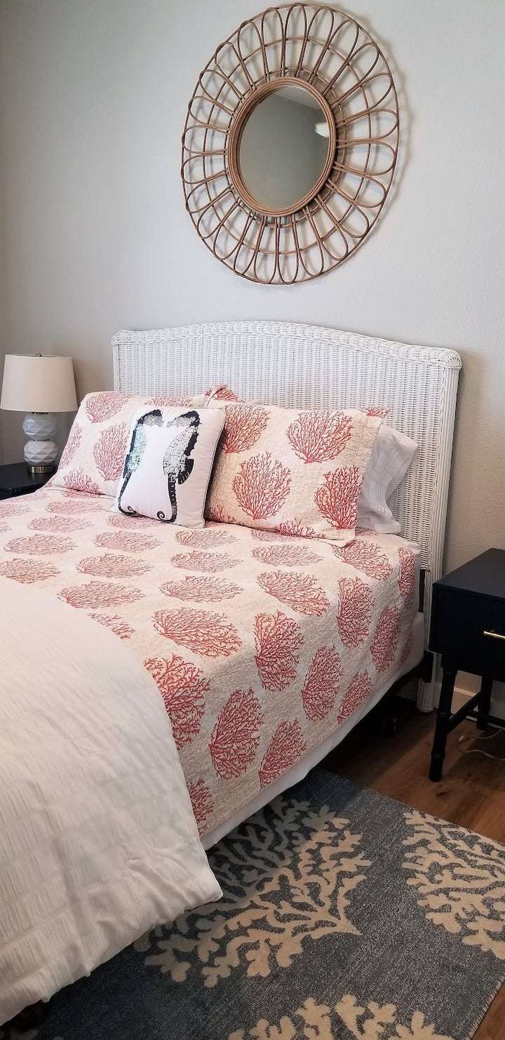 ห้องนอนชั้นล่าง