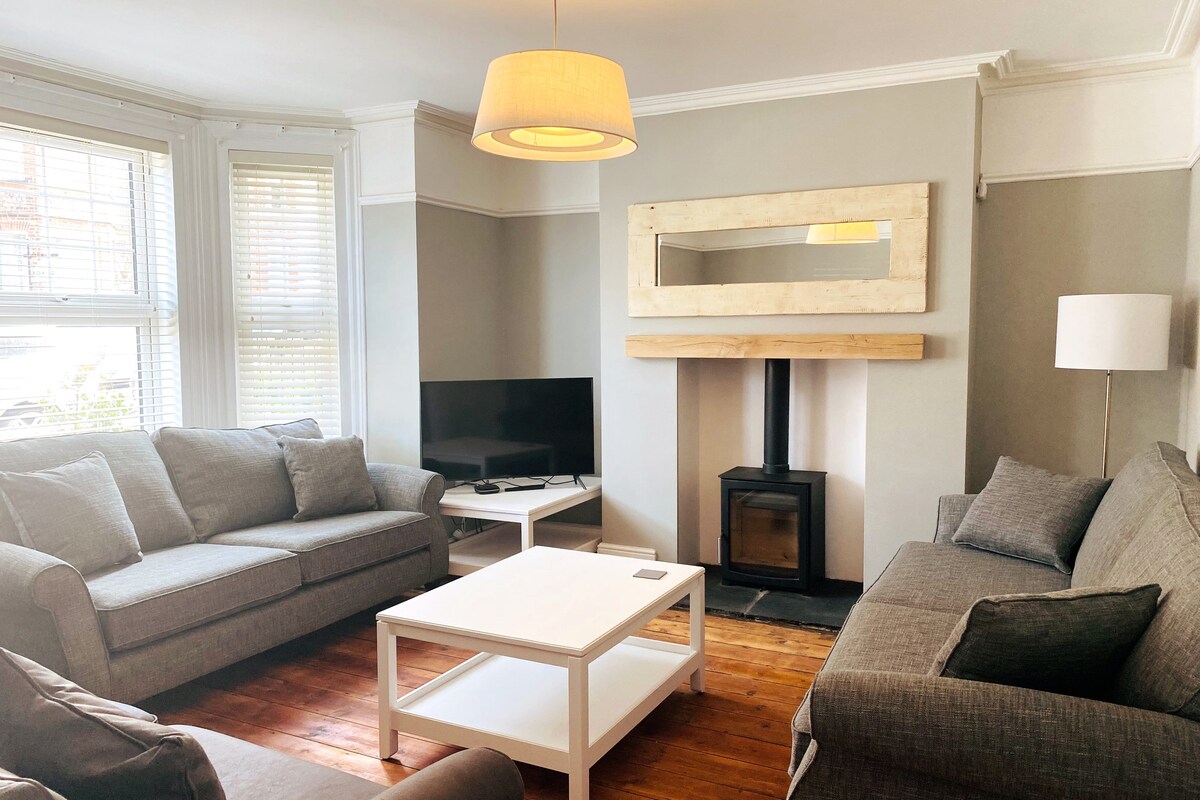 Successful Airbnb property: Coast House Cromer - Sleeps 15, hot tub, sea views in Cromer