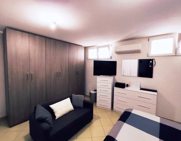 Large house 3 floors. City ‘n sea of Rome. gallery image 5