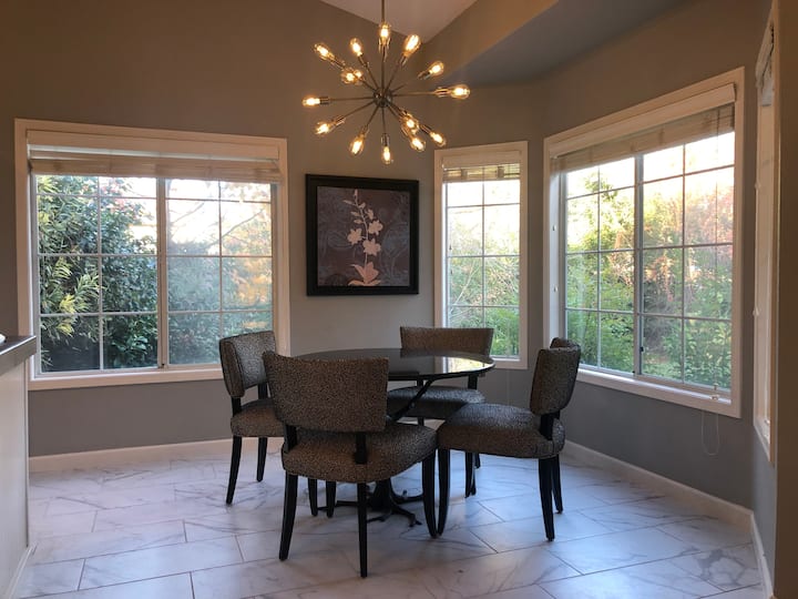 Beautiful 3 bedroom home with large yard Houses for Rent in Redding