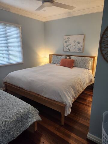 Private Home with 9.5m heated pool suburbanSTAY gallery image 5