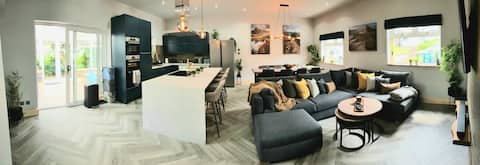 Successful Airbnb property: Stunning Modern Home in Beddgelert Snowdonia in Beddgelert