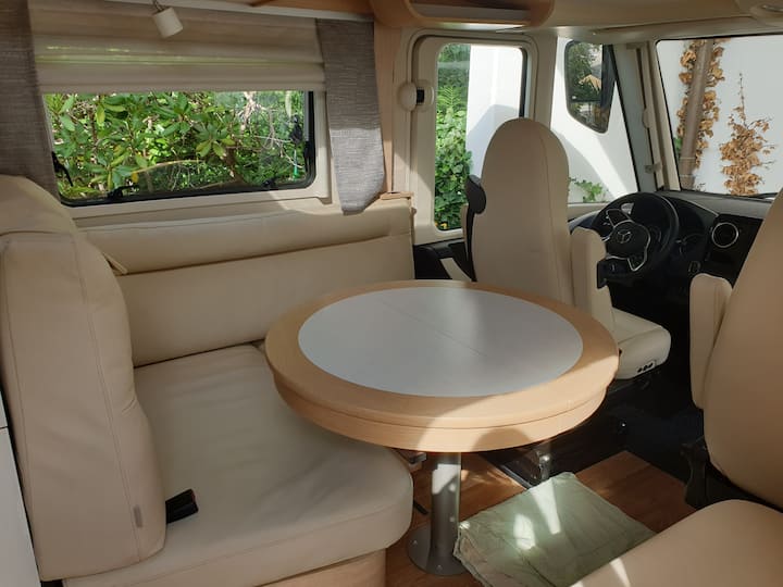Luxury Hymer Motorhome 9m Long - Winterthur