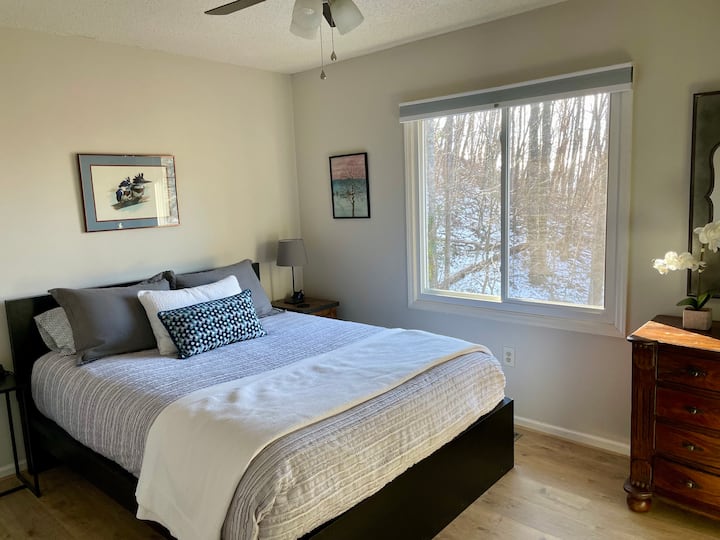 Upstairs Bedroom #2 (Queen)