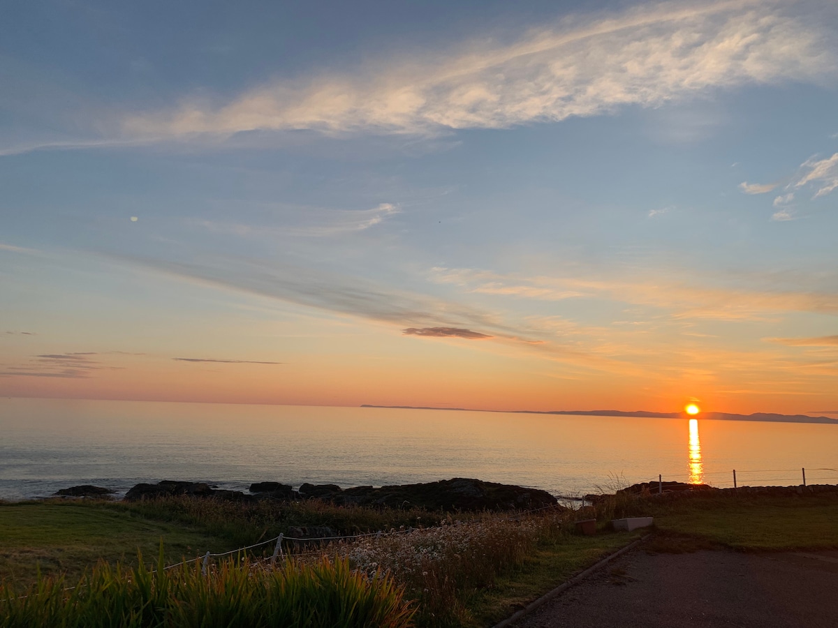 Tangy Lodge, Relaxing Coastal Home, Amazing View Cottages for Rent in