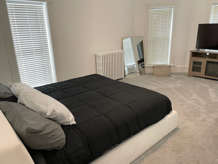 Dormitorio 1 - Cama tamaño king - Futón - TV