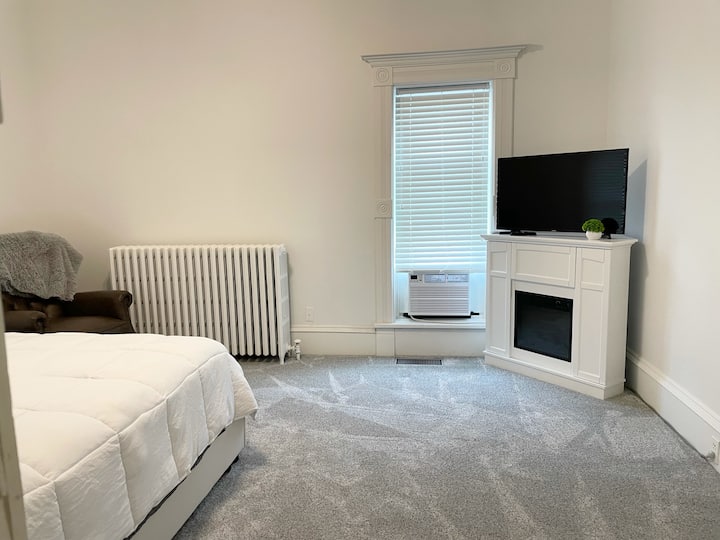 Dormitorio 3 - Cama tamaño queen, silla reclinable - TV